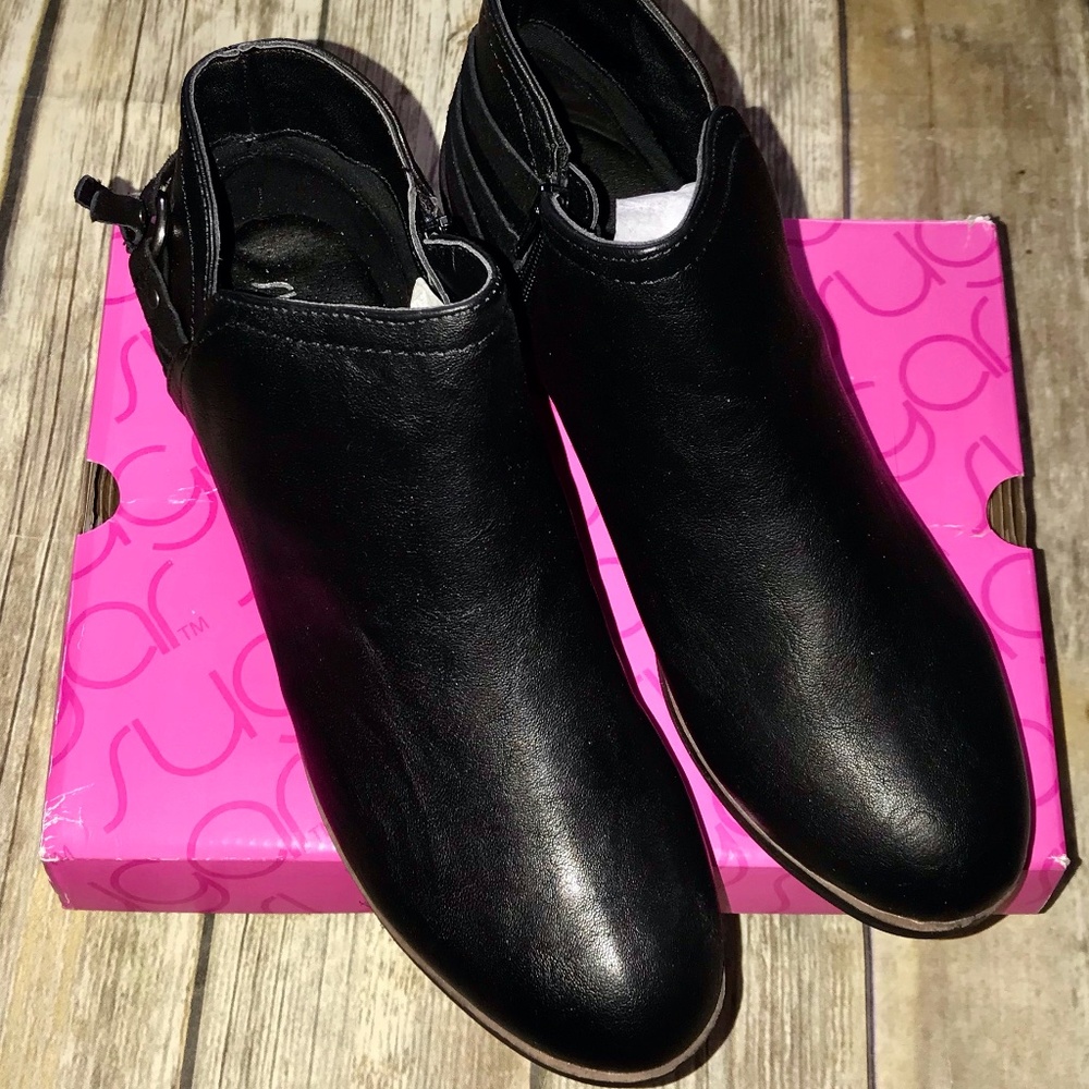 BARGAIN 2/$15 Black Boots Sz 11 - Picture 4 of 15